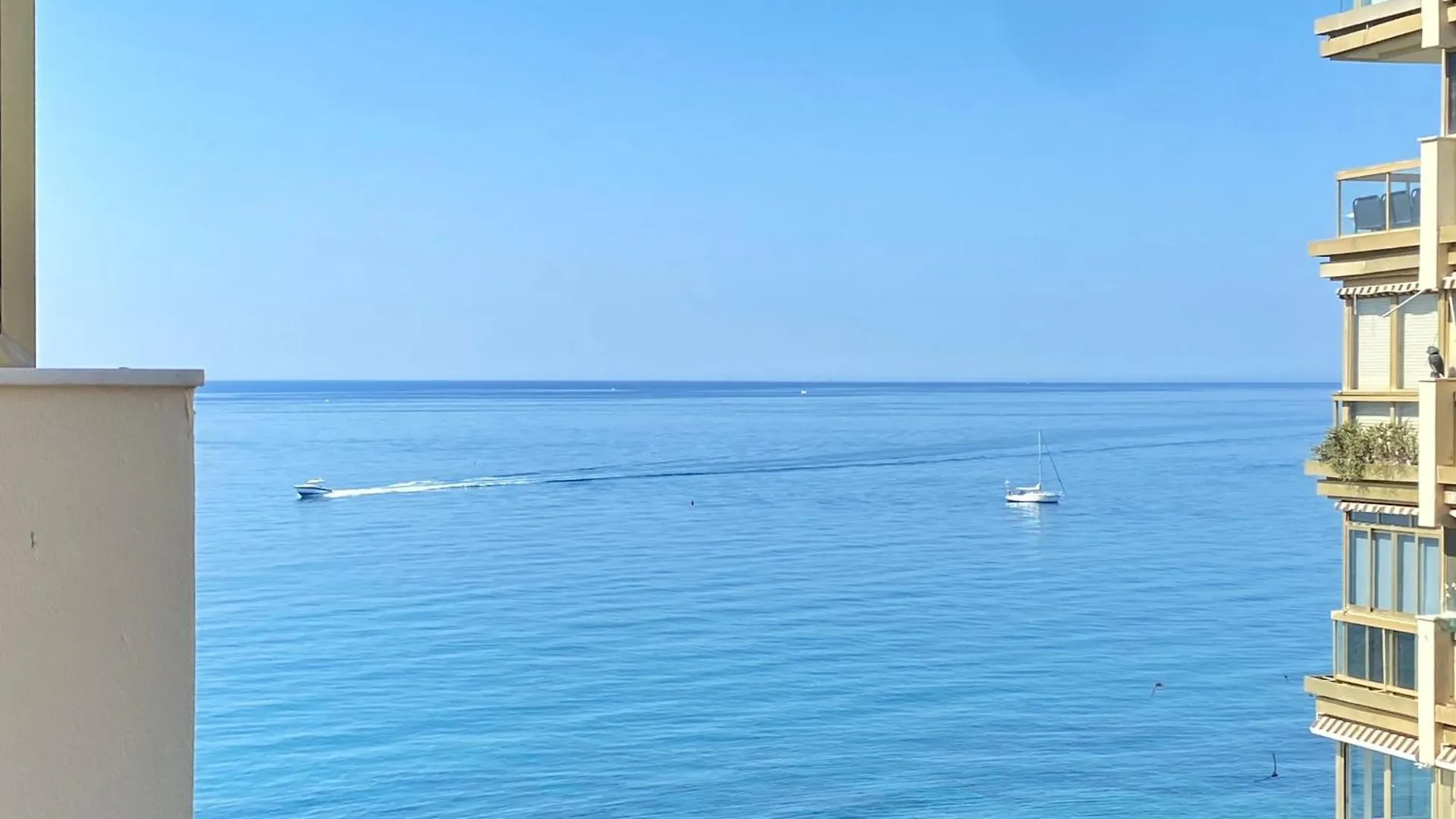 Beachfront Bliss, On The Promenade - Eaw Homes Marbella Apartman